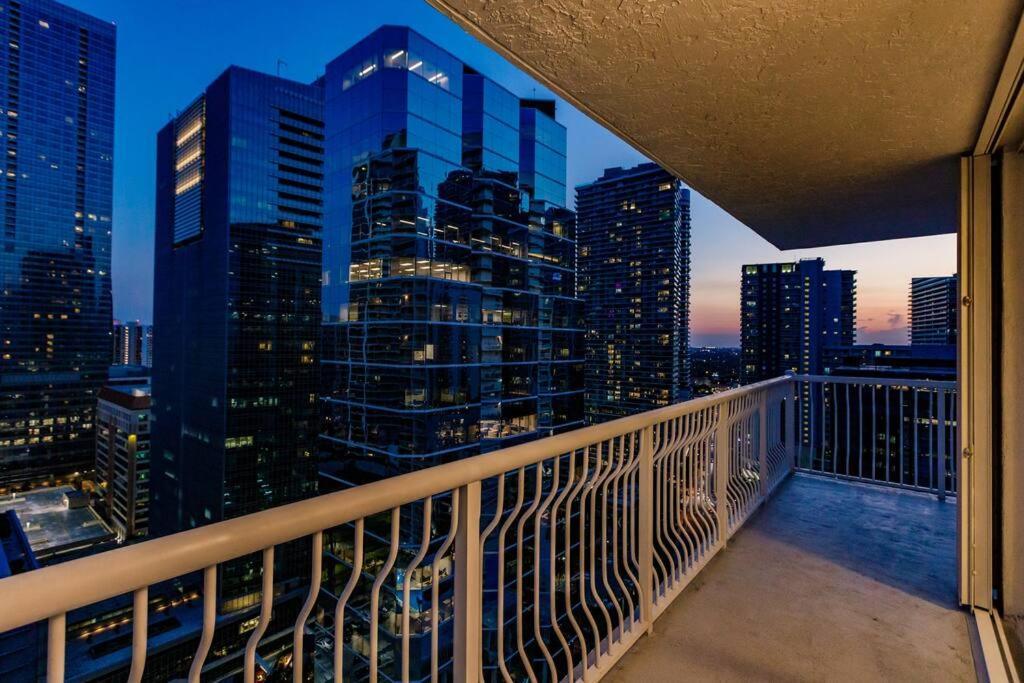Upscale Brickell 3 Bedroom With Water Views And Free Parking Miami Exterior photo