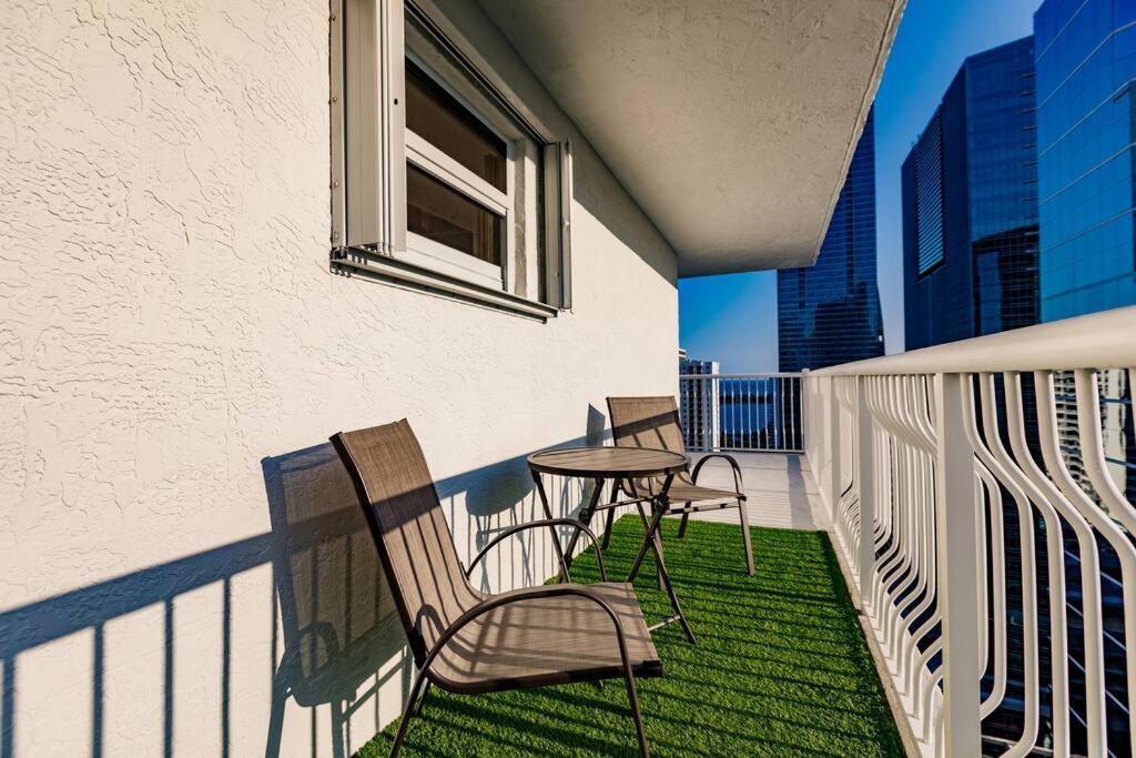 Upscale Brickell 3 Bedroom With Water Views And Free Parking Miami Exterior photo